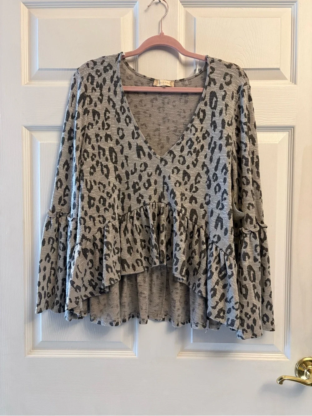 Women's NWT Altar’d State Gray Leopard Print Flowy Bell Sleeve Top